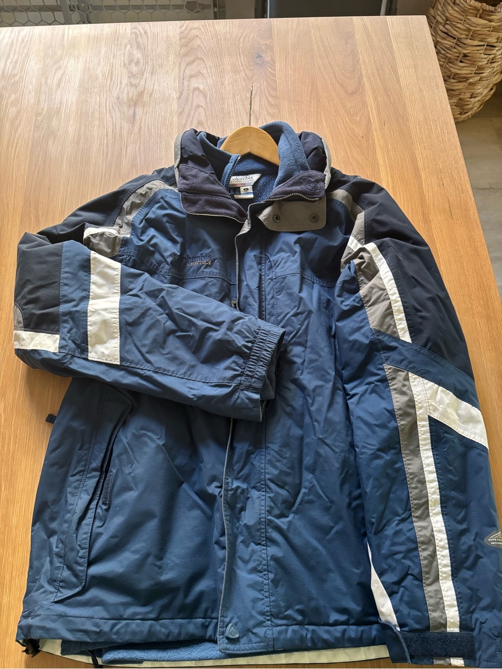 Columbia Men's Navy and White Ski Jacket